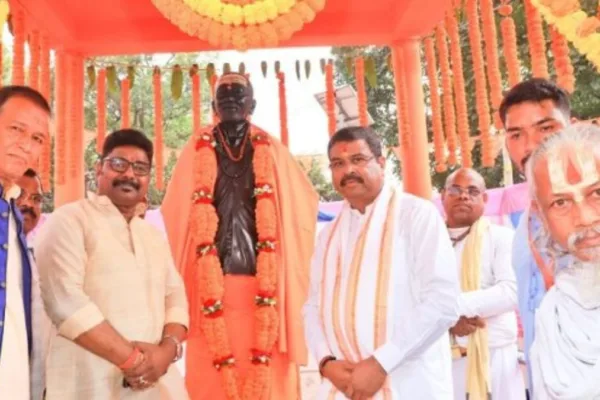 Dharmendra Pradhan unveils statue of Swami Laxmanananda Saraswati