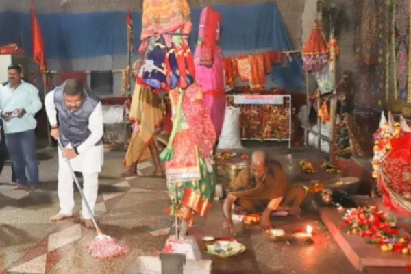 Dharmendra Pradhan Joined Swacchta Programme At Maa Hingula Temple In Talcher