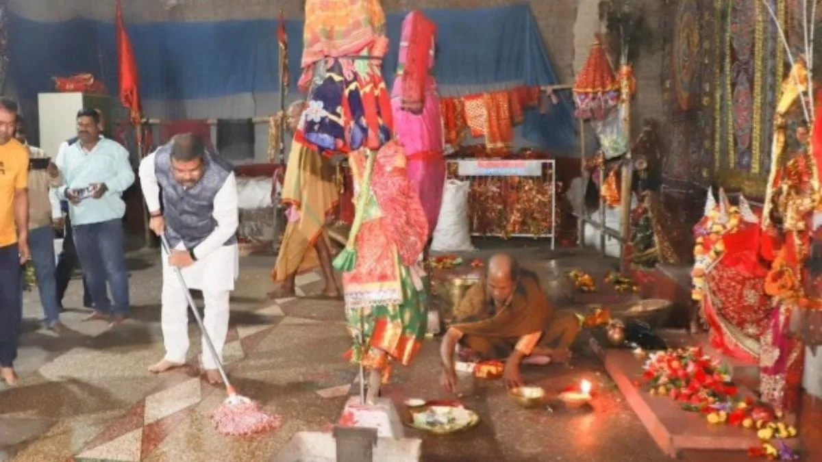 Dharmendra Pradhan Joined Swacchta Programme At Maa Hingula Temple In Talcher