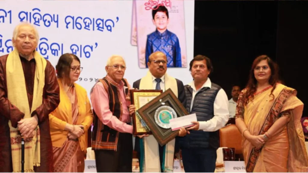 Bhubaneswar: In the annual  award ceremony of the Kadambini Sahitya Mahotsav and Patrika Haat