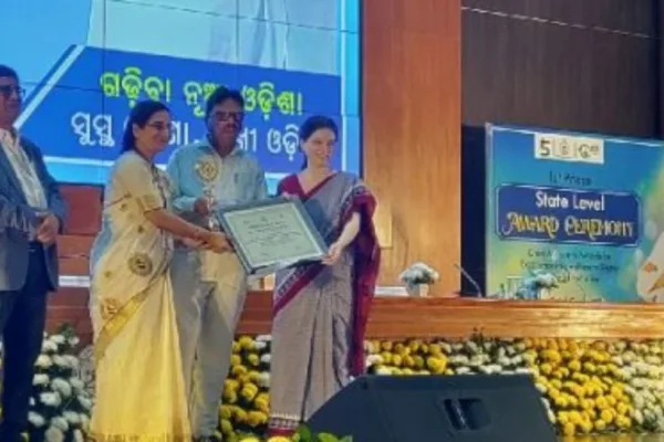 Naveen Patnaik Presents ‘Chief Minister’s Awards for Excellence in Healthcare