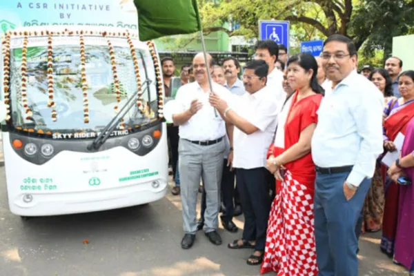 OSWC Handed Over E-Vehicle To Capital Hospital