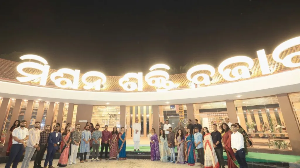 CM Inaugurates Mission Shakti Bazar In Bhubaneswar
