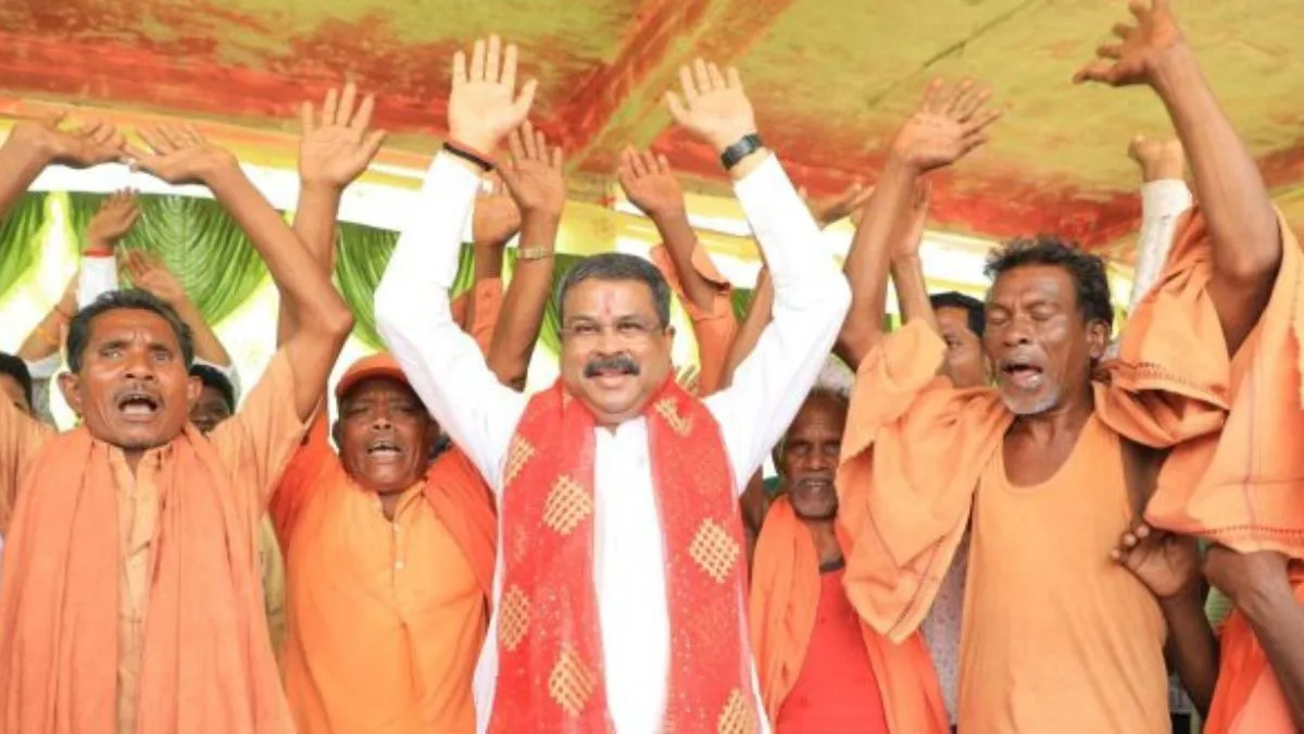 Dharmendra Pradhan launches campaign taking divine blessings 